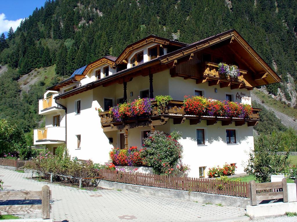 ノイシュティフト・イム・シュトゥーバイタールHaus Alpengrussアパートメント エクステリア 写真